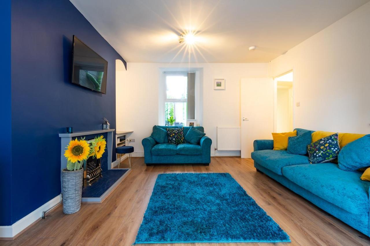 Newly-Renovated, Mid-Terrace Cottage In 포스마독 외부 사진