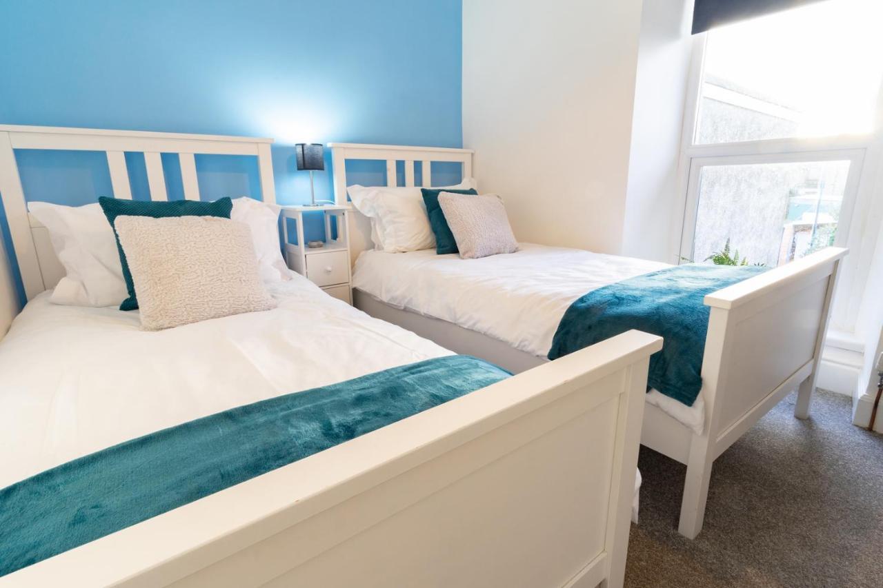 Newly-Renovated, Mid-Terrace Cottage In 포스마독 외부 사진