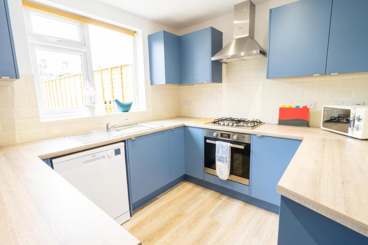 Newly-Renovated, Mid-Terrace Cottage In 포스마독 외부 사진