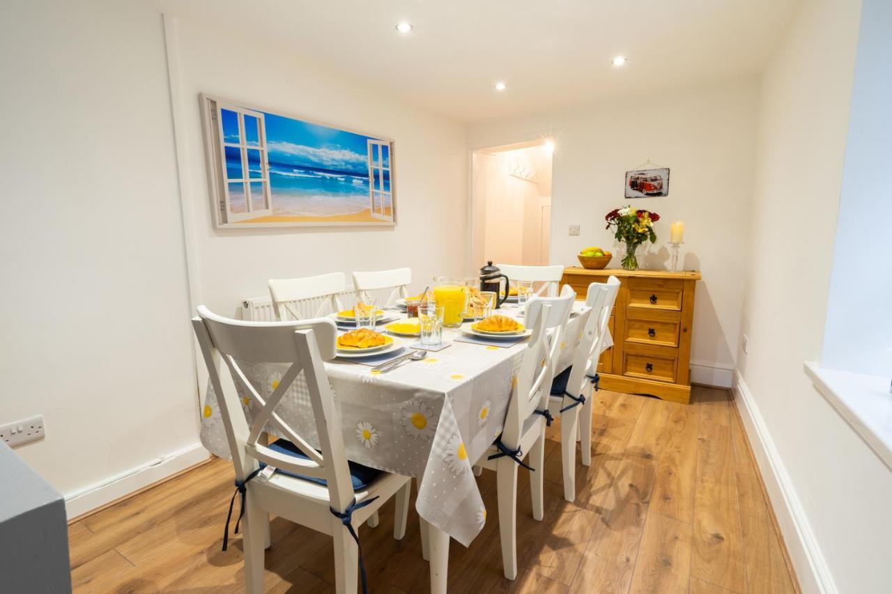 Newly-Renovated, Mid-Terrace Cottage In 포스마독 외부 사진