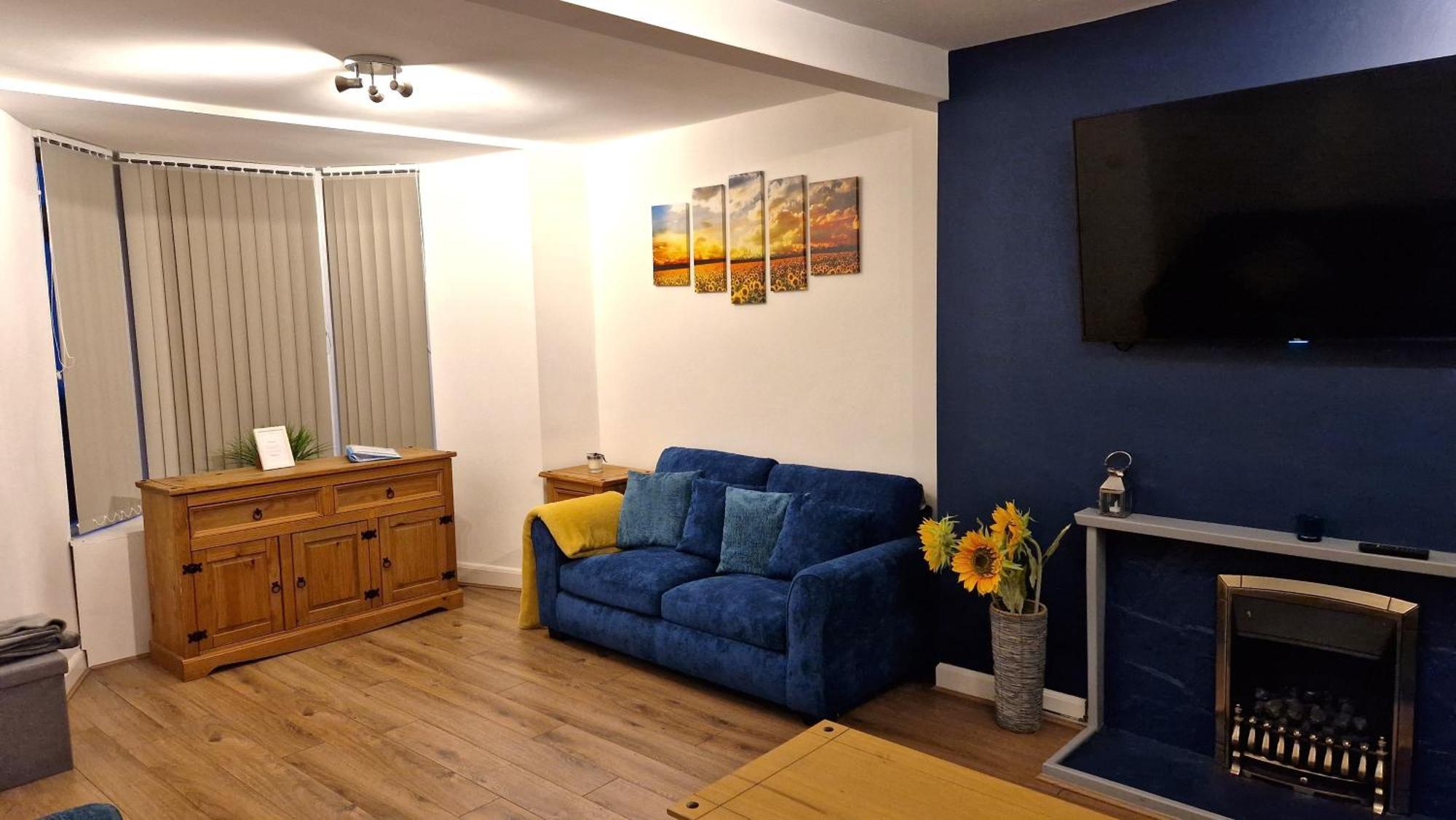 Newly-Renovated, Mid-Terrace Cottage In 포스마독 외부 사진